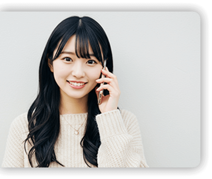 電話する女性の写真